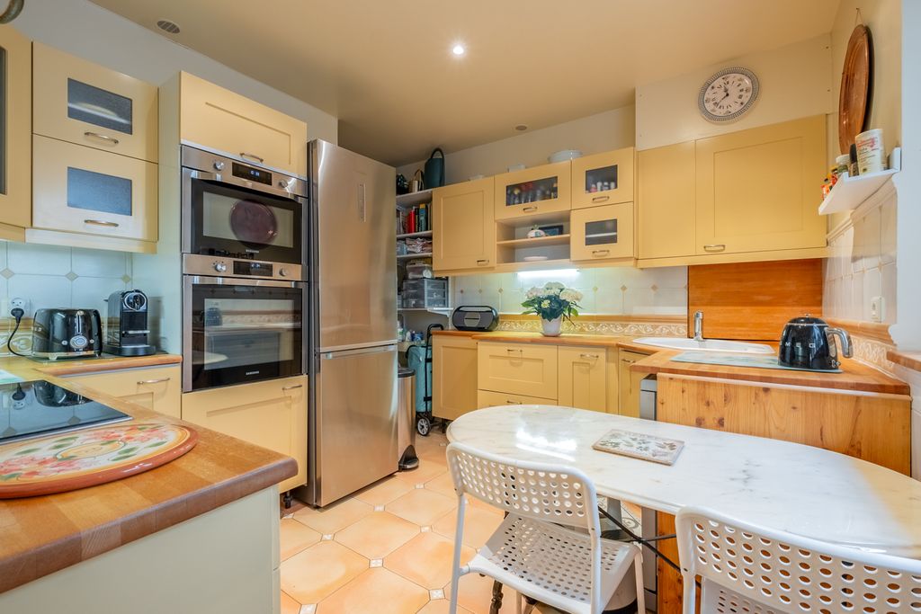 Apartment Fourcroy Paris Olivers Travels 3