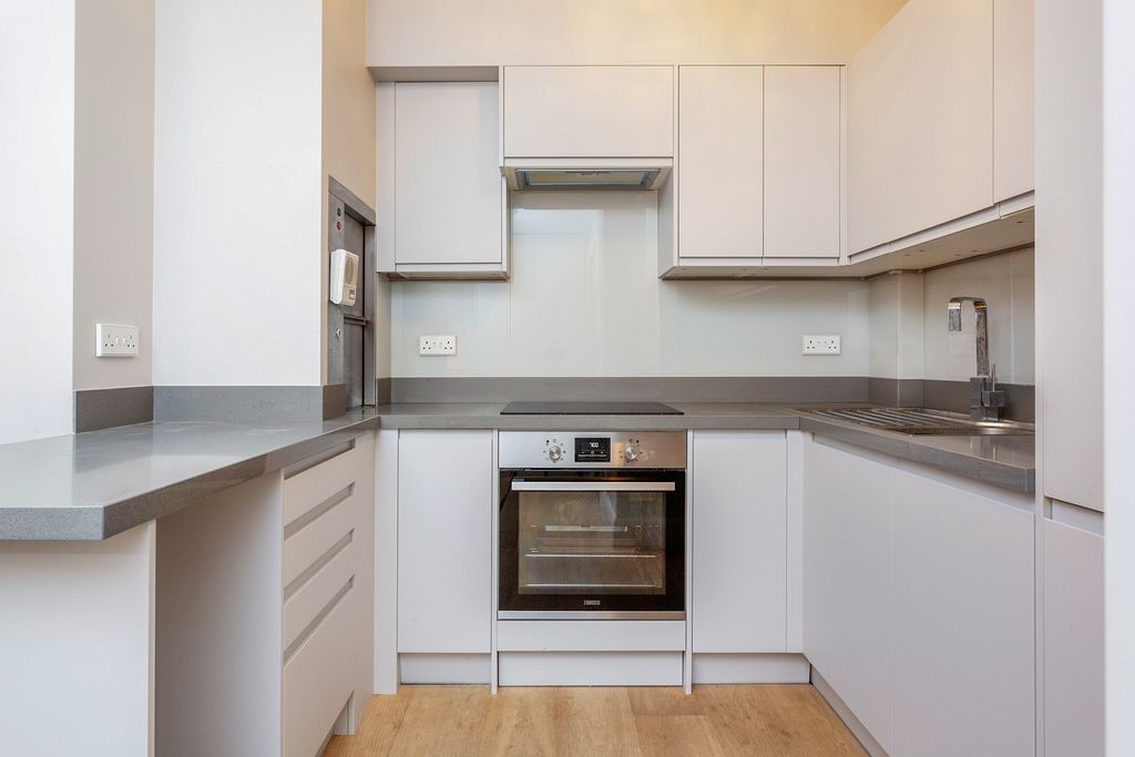 Apartment Evelyn Gardens London Olivers Travels 5