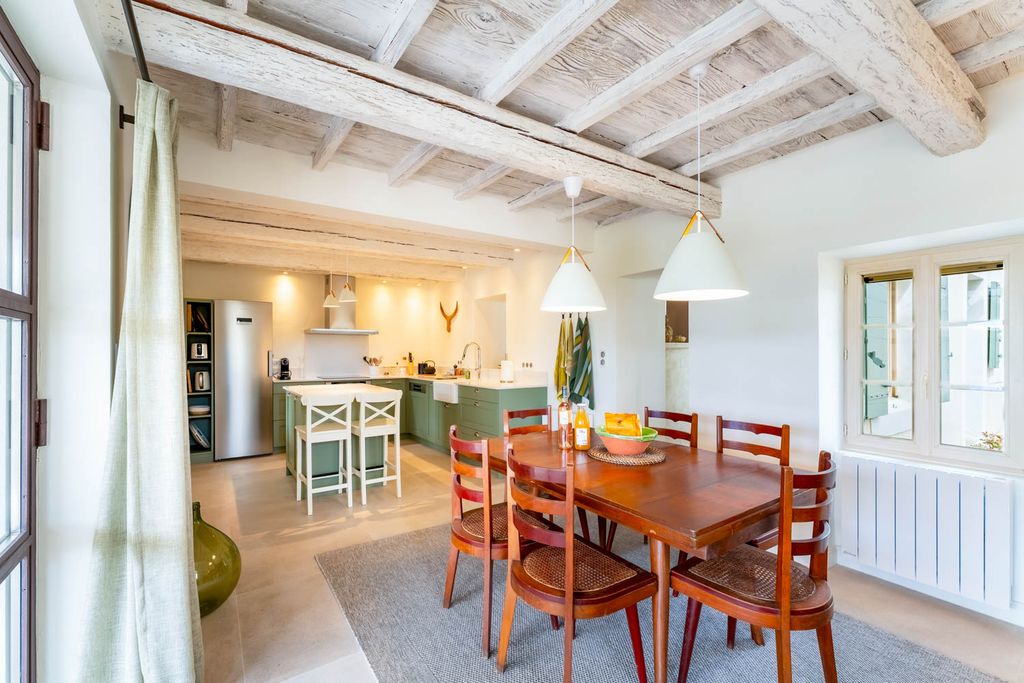 Maison De Terre CH Provence France OliversTravels 4