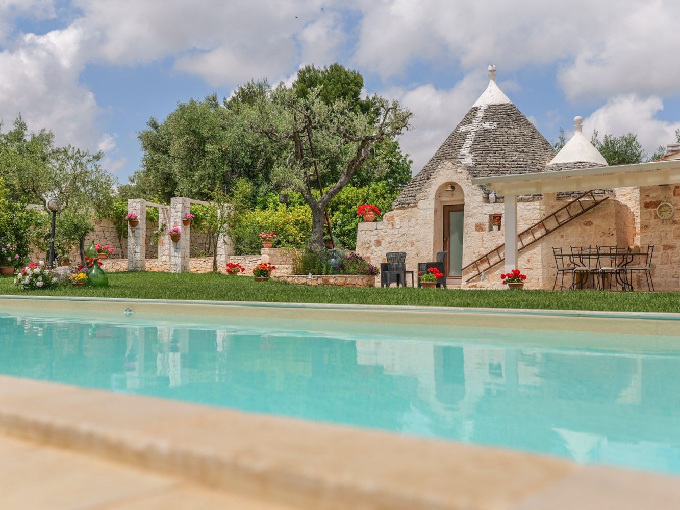 Trullo Raldi in Castellana Grotte BA, Puglia, Italy