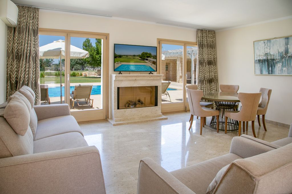 Villa Lofos AphroditeHillsResort Olivers Travels 3