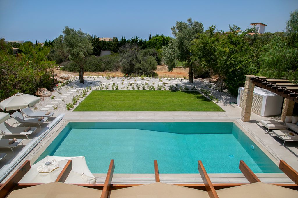 Villa Vouno AphroditeHillsResort Olivers Travels 2