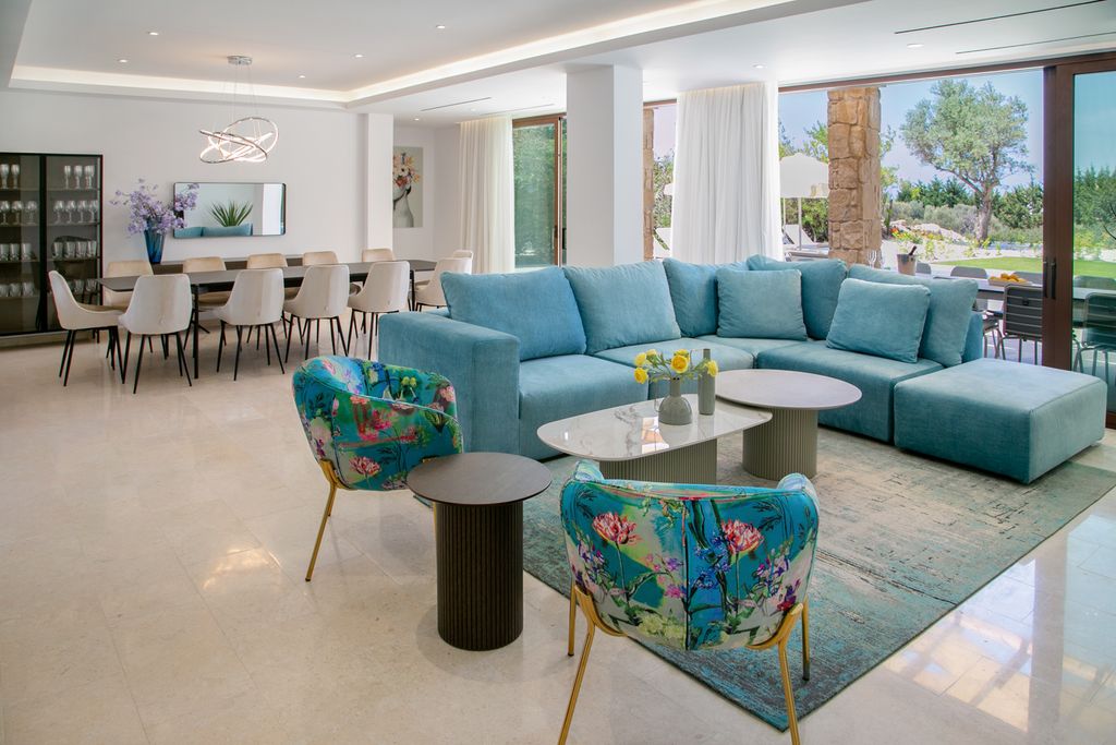 Villa Vouno AphroditeHillsResort Olivers Travels 3