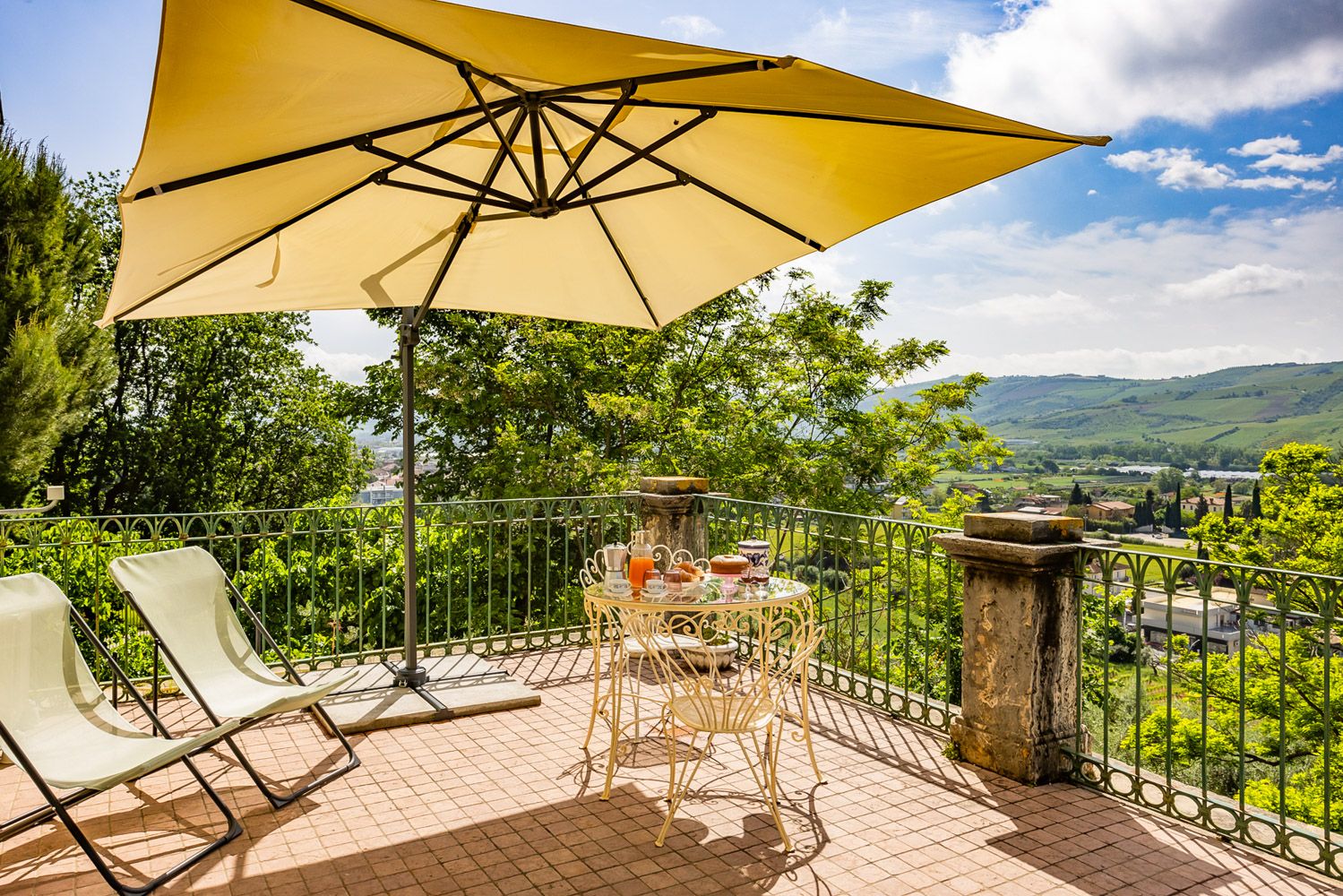 Villa Laga in COLLI DEL TRONTO, (AP), Le Marche, Italy