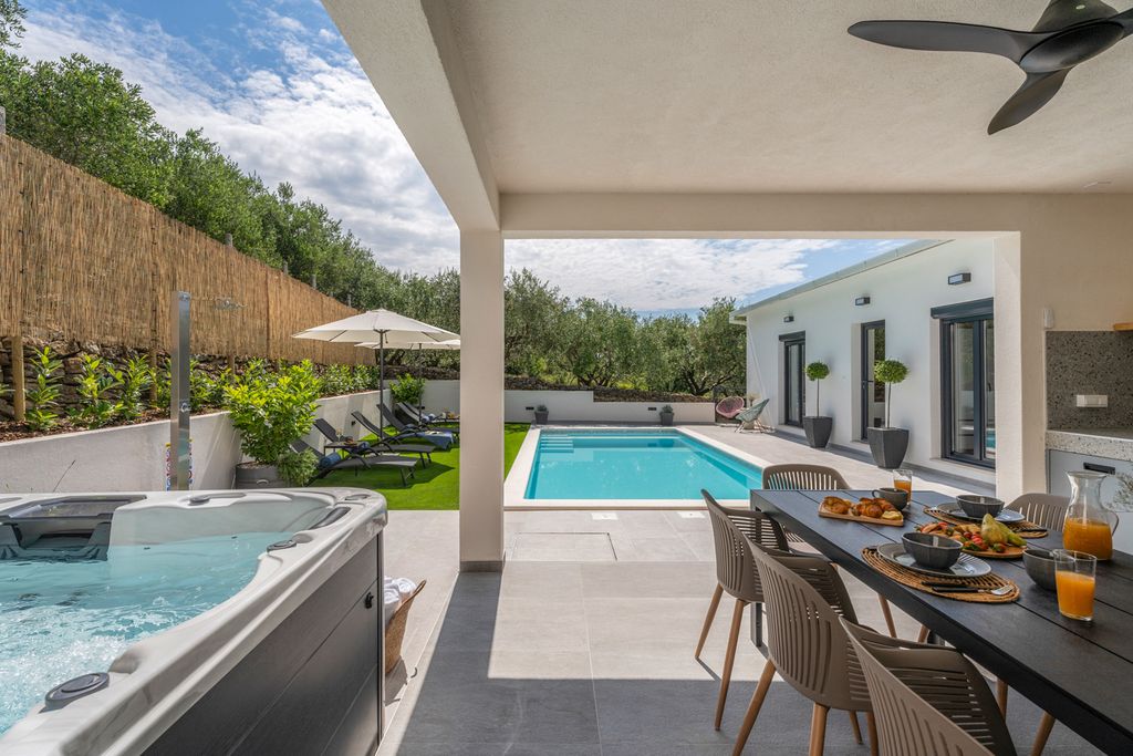 Villa Podensa Dalmatia Coast Olivers Travels 2