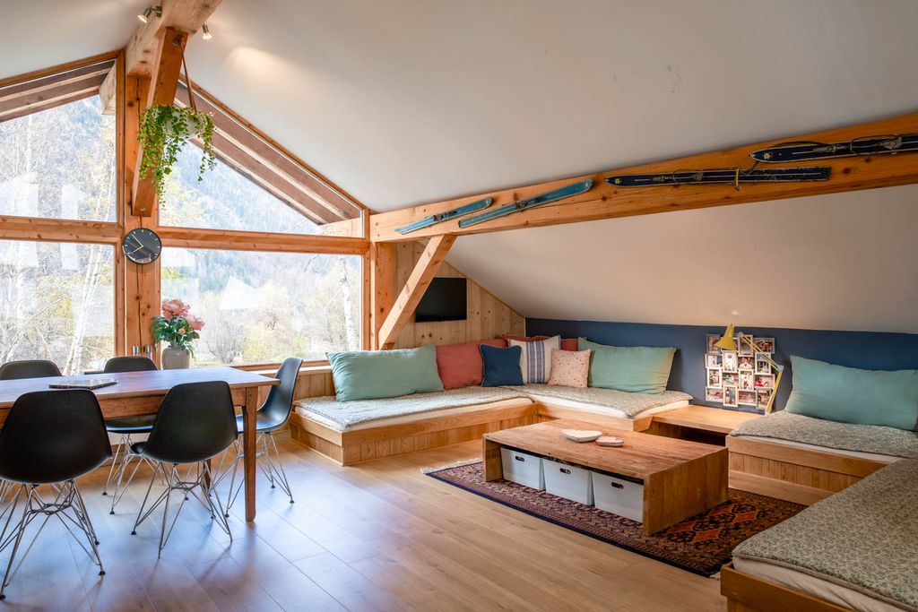 Chalet Petit Les Houches Ski France OliversTravels 4