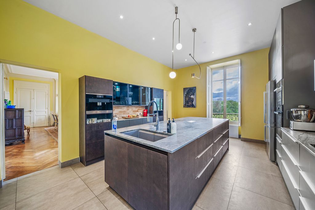 Chateau Arlequin Burgundy Olivers Travels 4