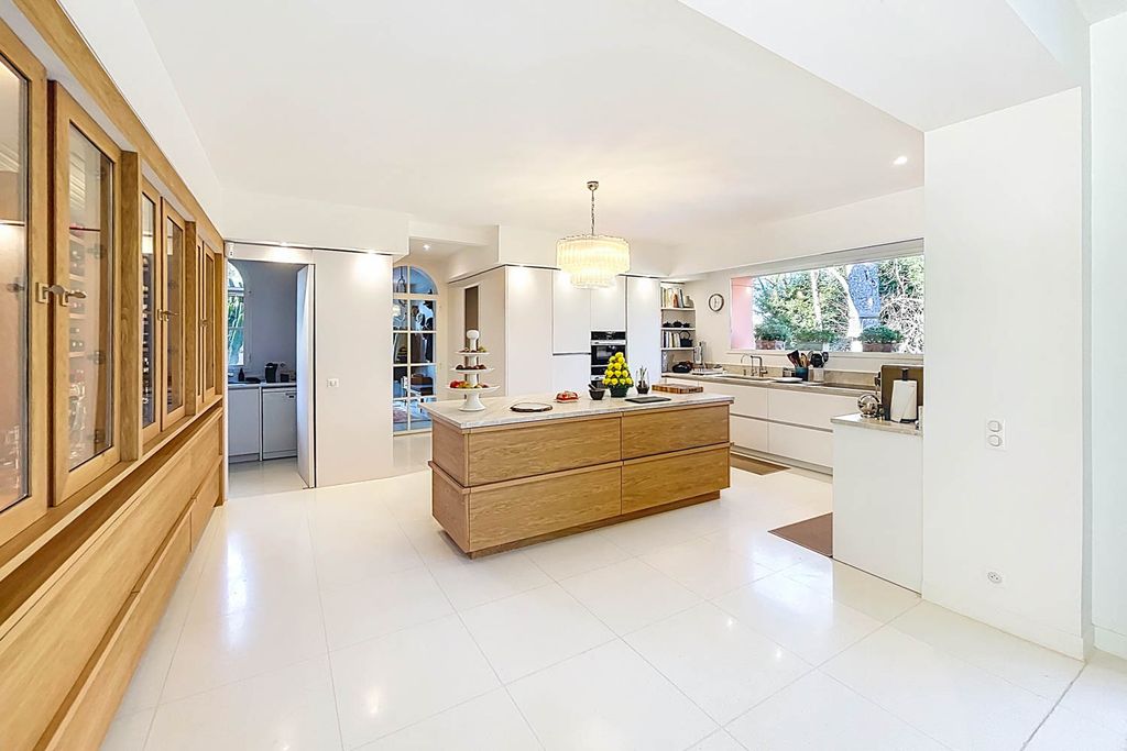 Pave Rose CH Provence OliversTravels 5