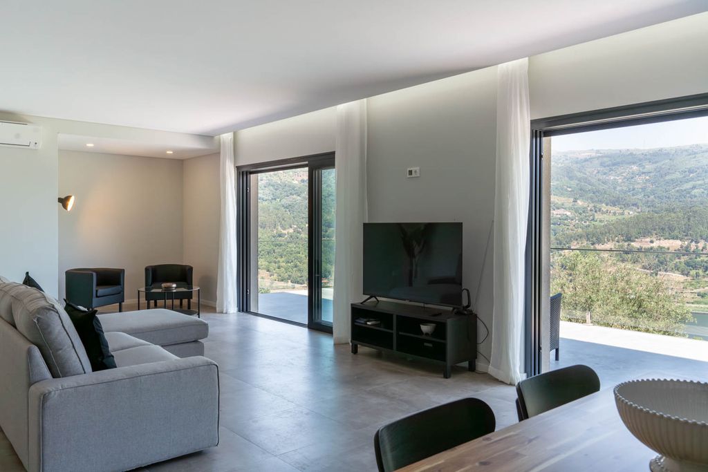 Monte Douro Douro Portugal OliversTravels 4