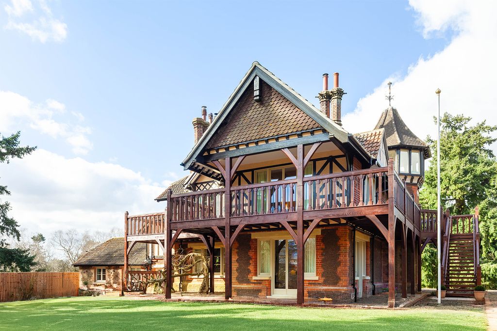 The Folly Norfolk Oliver Travels 1