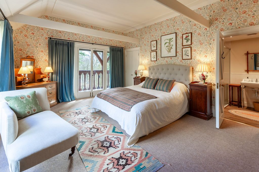 The Folly Sandringham Olivers Travels 5