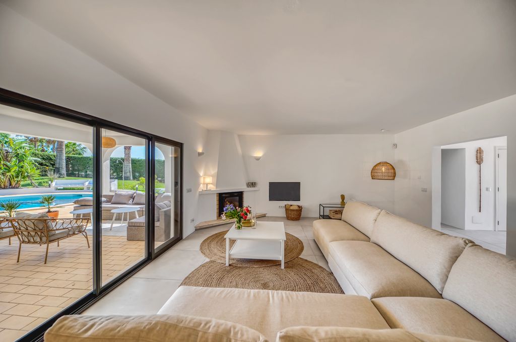 Tuna Tango Villa Algarve Olivers Travels 3