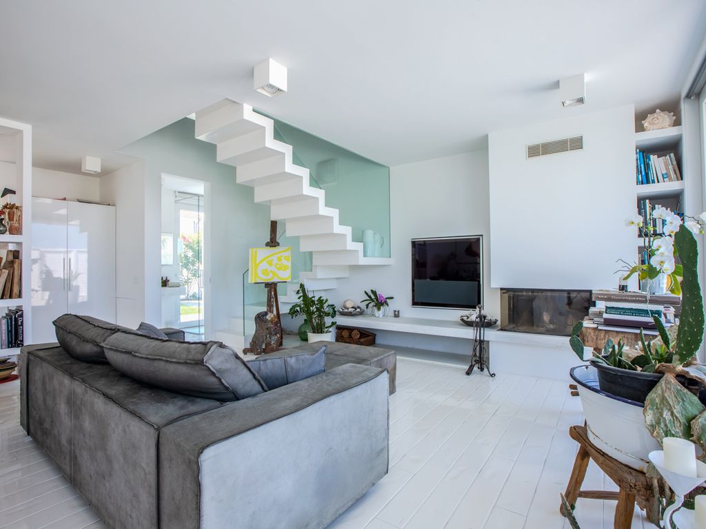 Villa Al Fresco Le Marche Olivers Travels 03