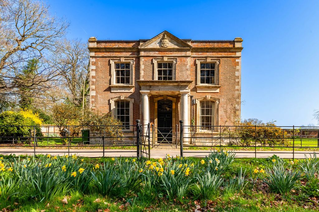 Georgian Gate House Norfolk OliversTravels 1