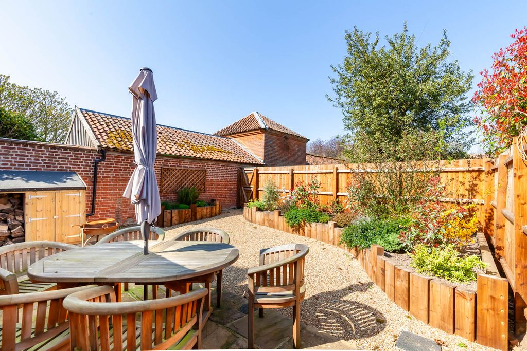 Willow Tree House Norfolk OliversTravels 3