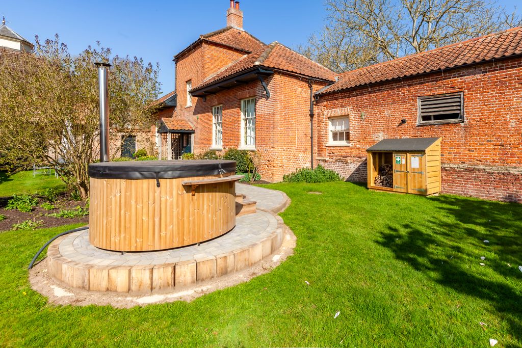 The Walled Garden Nofolk OliversTravels 1