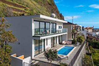 Wave Shack Madeira OliversTravels 1