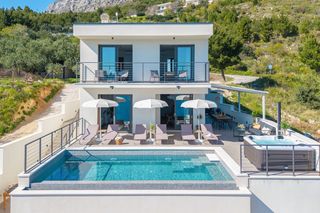 Villa Acquilea Dalmatia Coast Olivers Travels 1