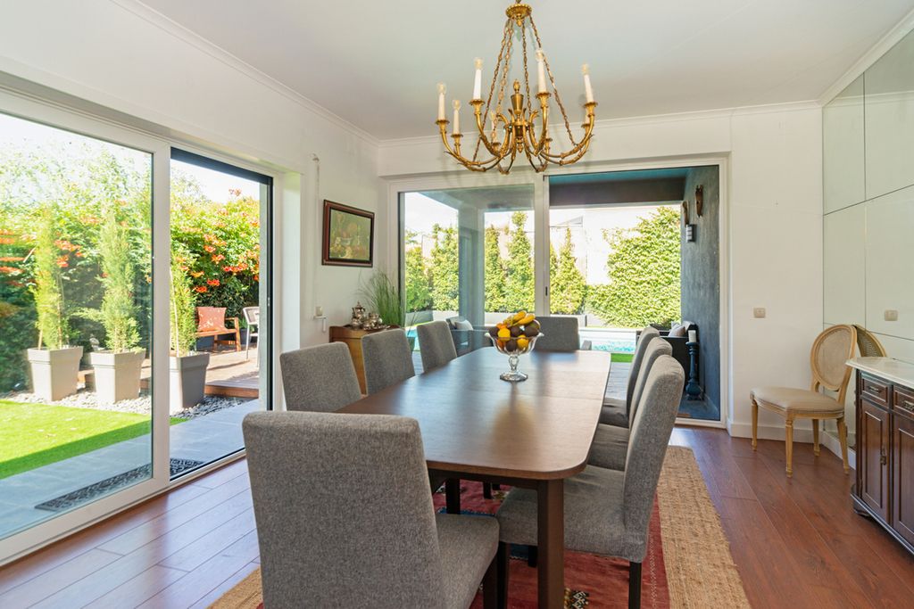 Nighthaus Cascais Lisbon Coast Olivers Travels 4