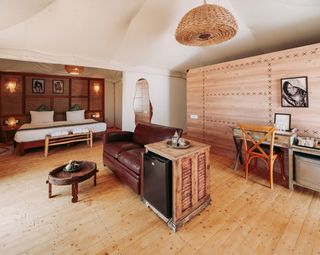 Suite Emotion Inara Camp Olivers Travels 1