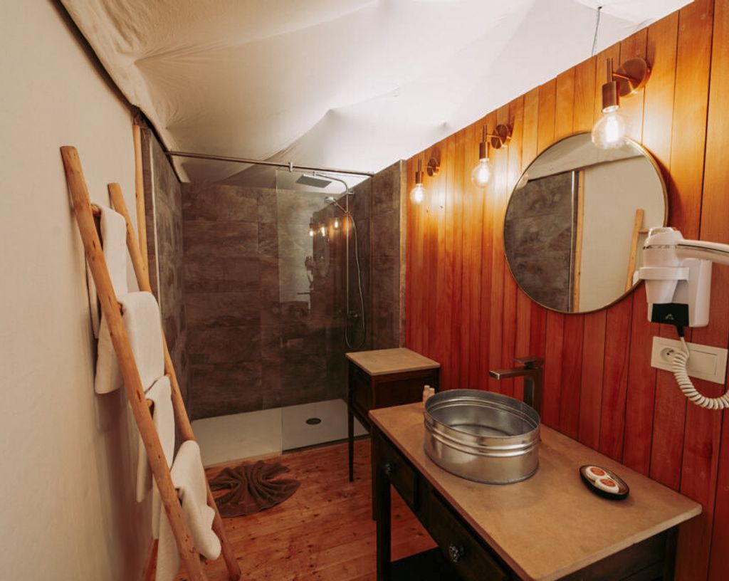 Suite Emotion Inara Camp Olivers Travels 4