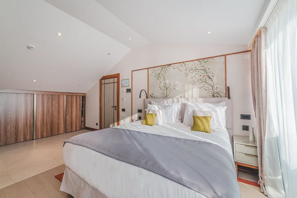 Ananti Suite Mansarda Sveti Stefan Olivers Travels 3
