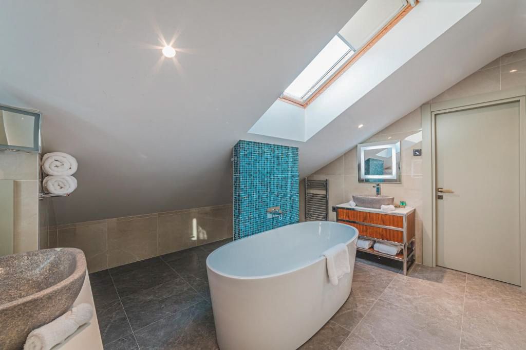 Ananti Suite Mansarda Sveti Stefan Olivers Travels 4