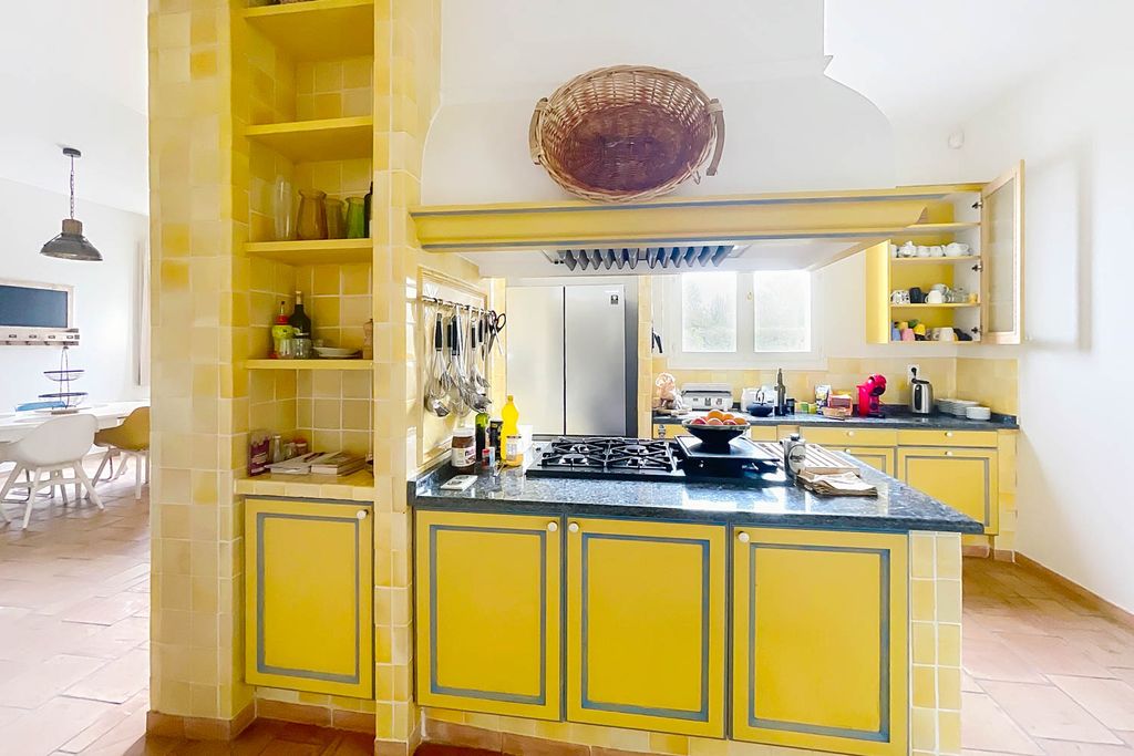 Aznavor CH Provence OliversTravels 5 01