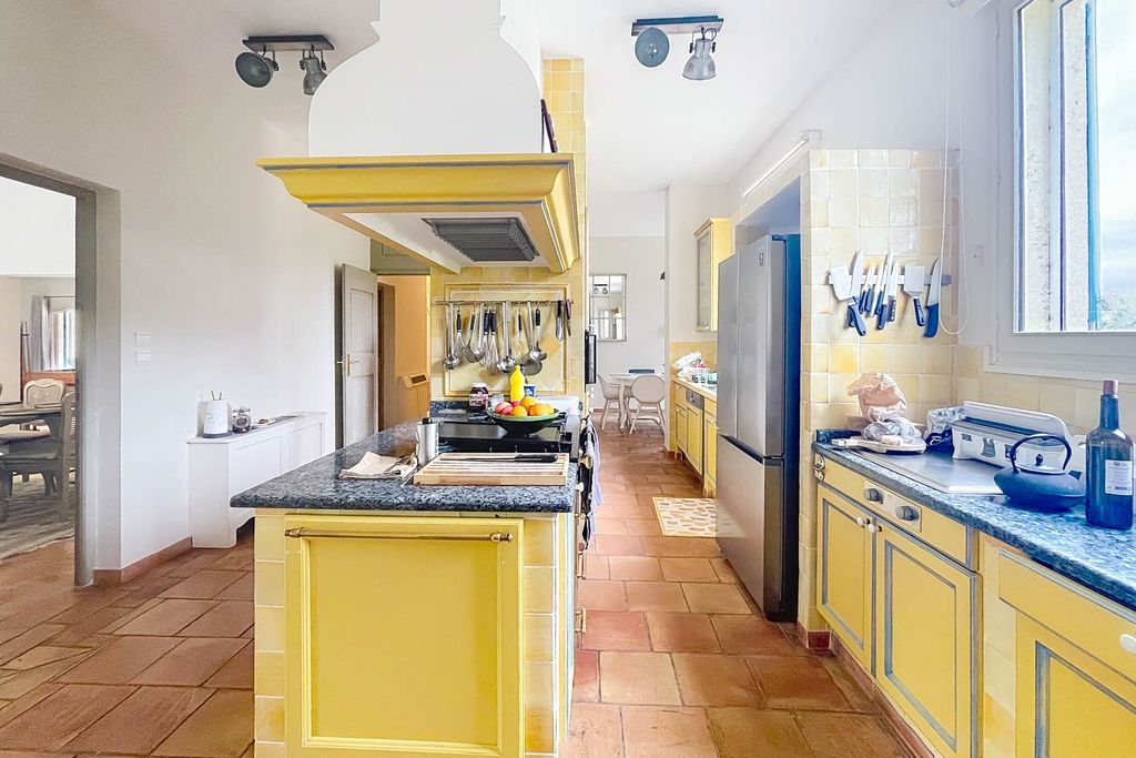 Aznavor CH Provence OliversTravels 4 01