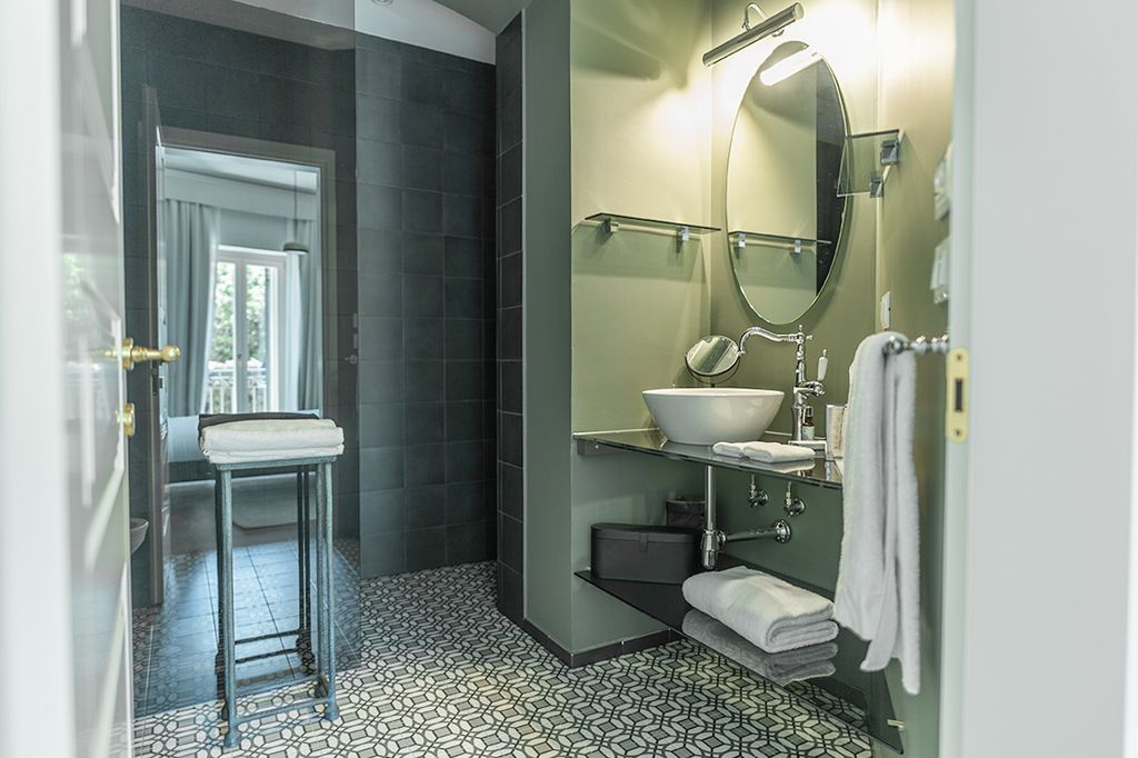 Verona Deluxe Verona Olivers Travels 4