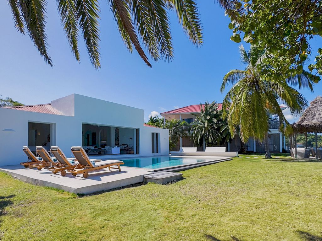 The Blue Horizon Antigua Olivers Travels 0