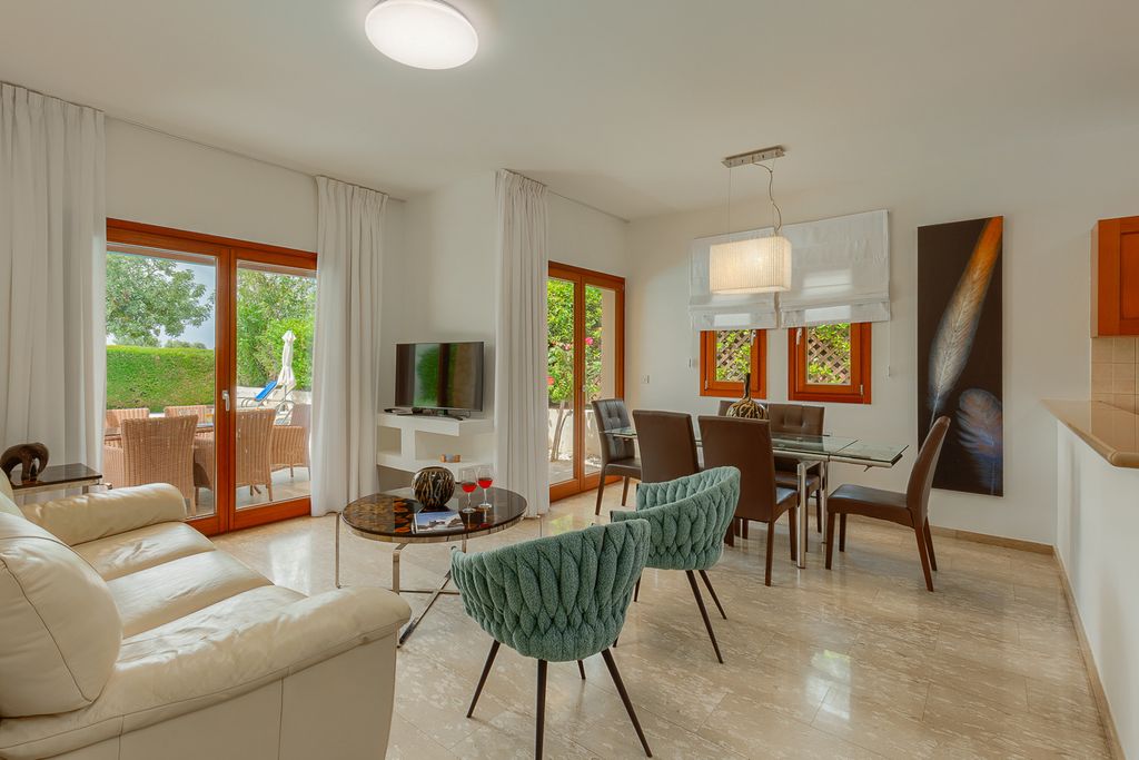 Villa Drosia Aphrodite Hills Olivers Travels 3