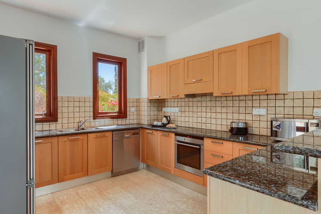 Villa Kiparissi Aphrodite Hills Olivers Travels 5