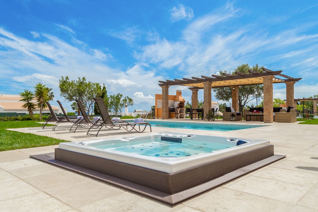 Carvoeiro Jacuzzi Algarve Olivers Travels 2