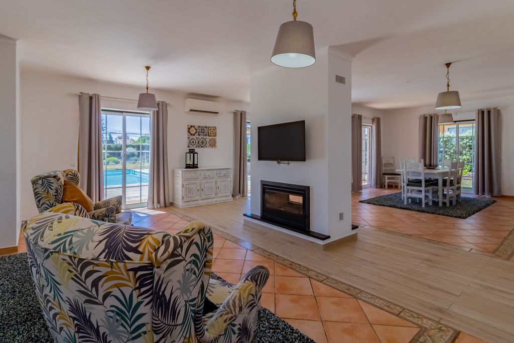 Carvoeiro Jacuzzi Algarve Olivers Travels 3