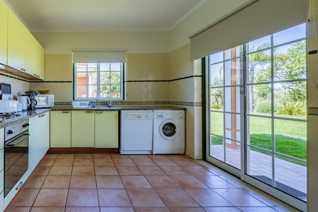 Carvoeiro Jacuzzi Algarve Olivers Travels 5