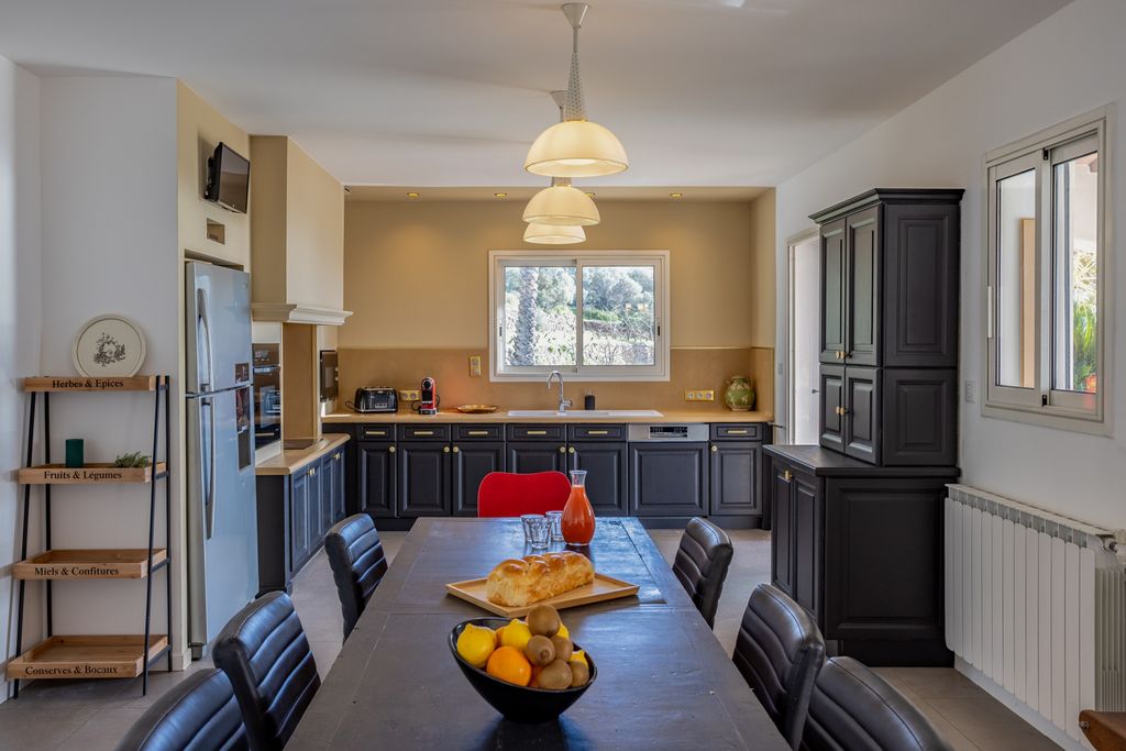 Oasis de La Mer French Riviera Olivers Travels 4