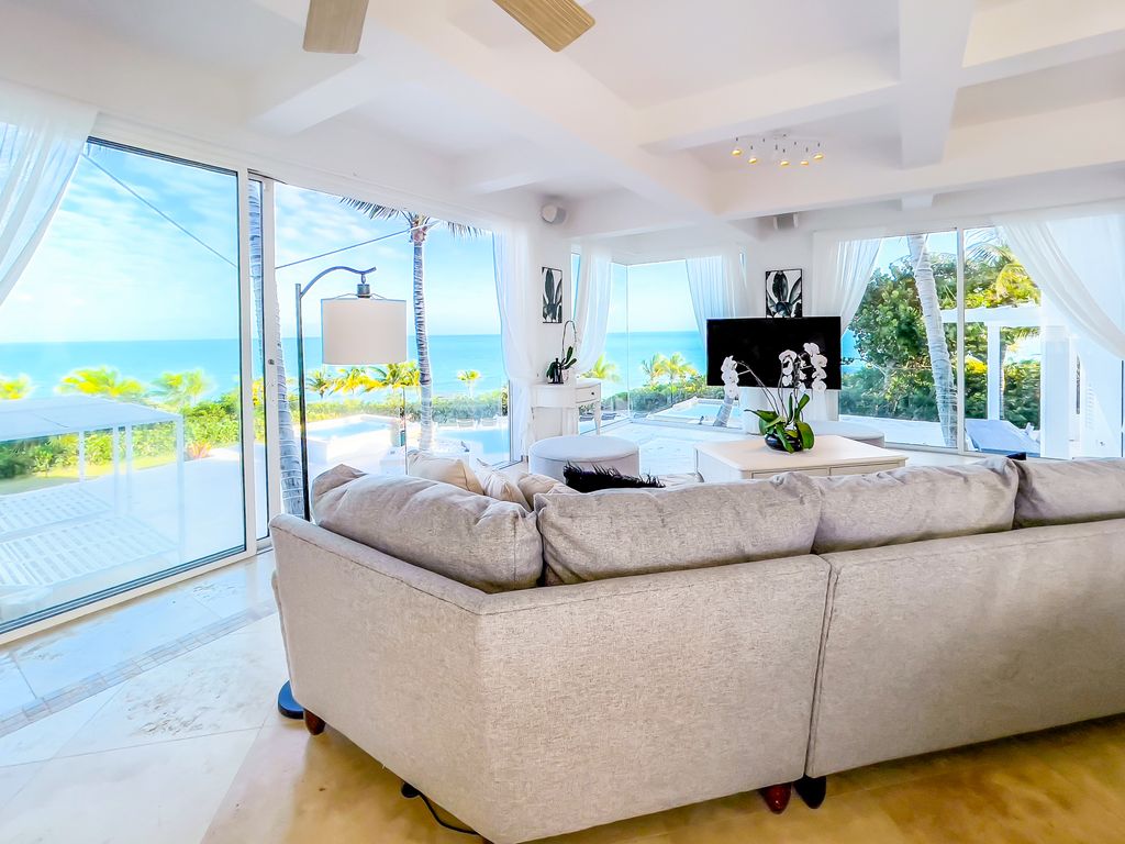 Bay Pearl TurksandCaicos Olivers Travels 3
