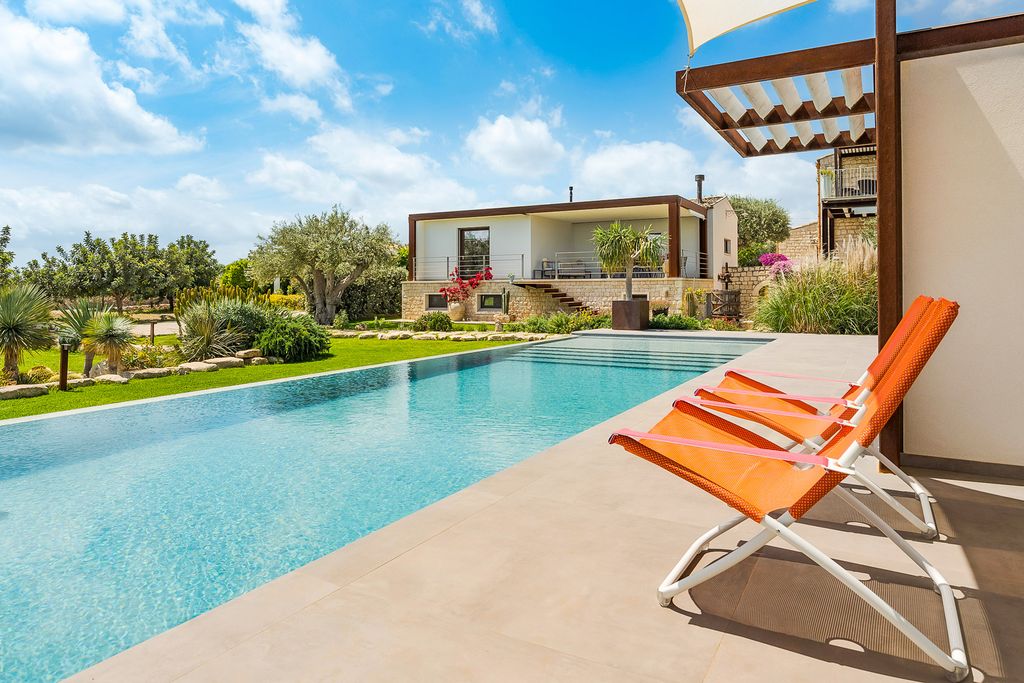 Casa Pietra Bianca Sicily Olivers Travels 1