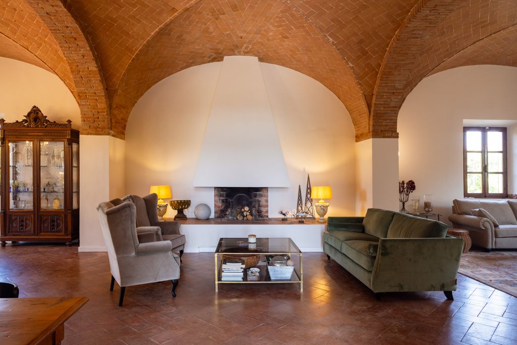 Villa Casal Di Cecina Tuscany OliversTravels 4