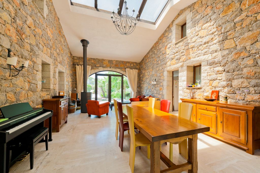 Les Pierres Roses French Riviera PF OliversTravels 4