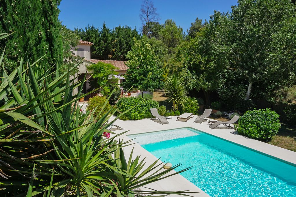 La Valentine PF Provence Olivers Travels 1