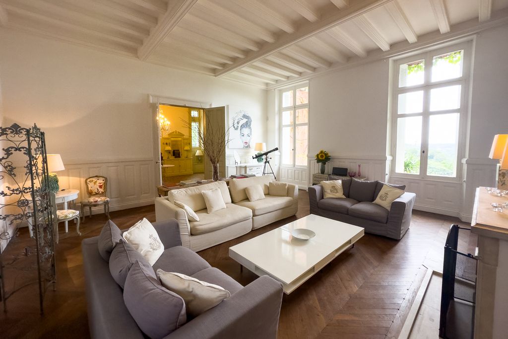 Chateau Lalongue Midi Pyrenees PF OliversTravels 3