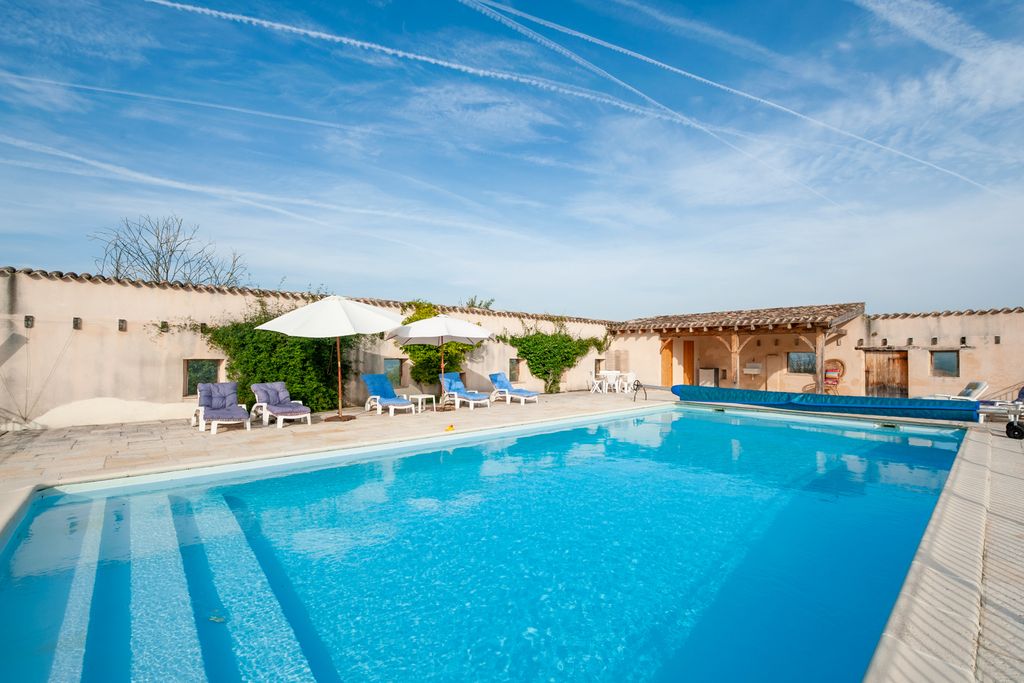 Le Mas Lauzerte Midi Pyrenees PF Oliver'sTravels 1