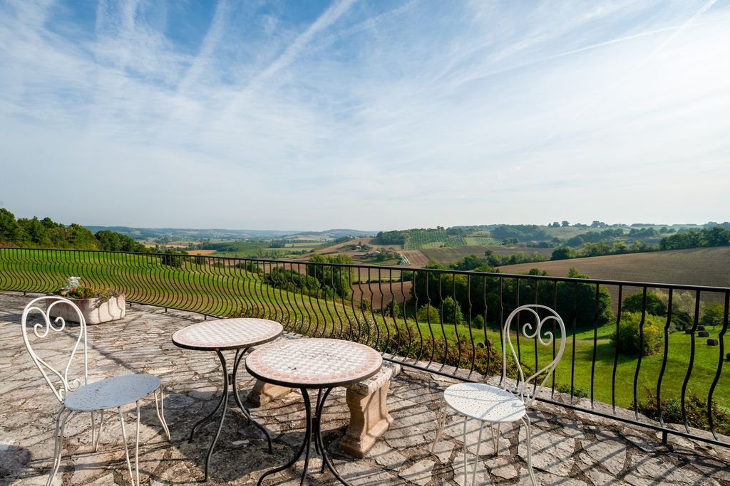 Le Mas Lauzerte Midi Pyrenees PF Oliver'sTravels 3