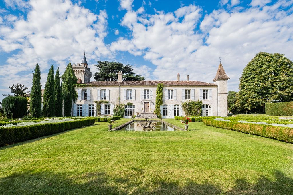 Chateau Mezard Midi Pyrenees PF OliversTravels 1