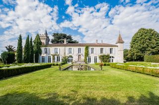 Chateau Mezard Midi Pyrenees PF OliversTravels 1