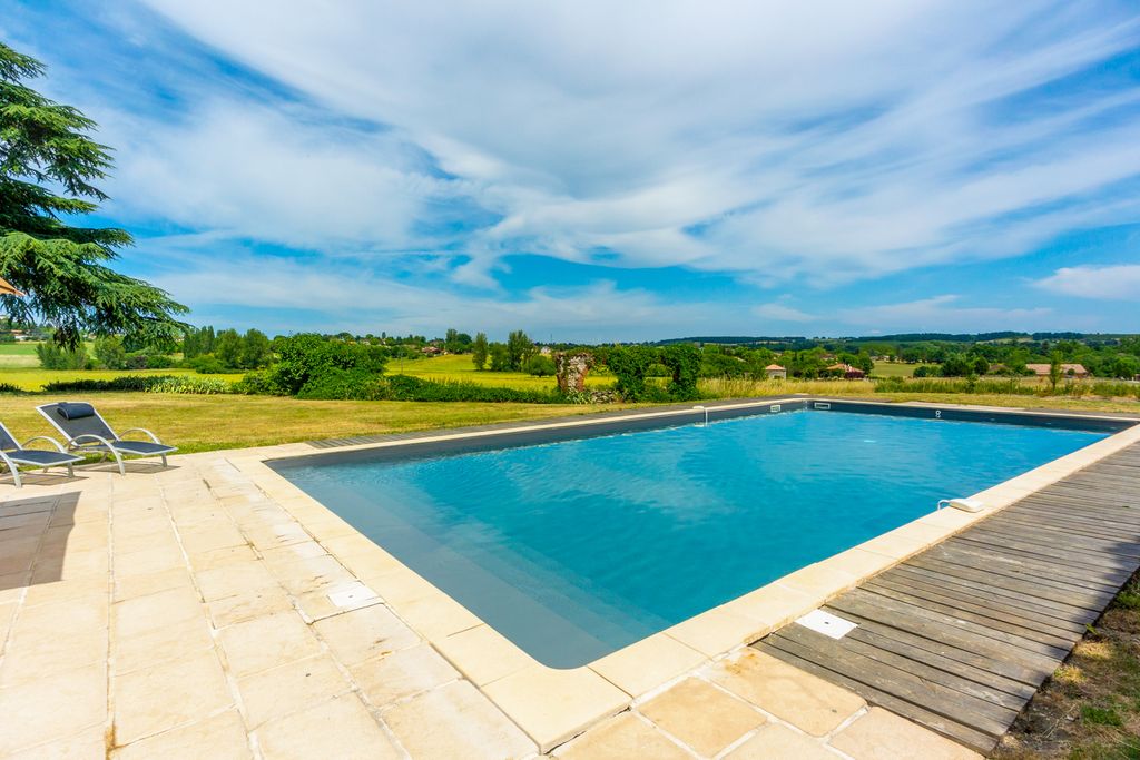 Le Manoir de Monflanquin Dordogne PF OliversTravels 2