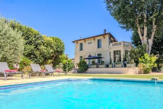 Les Sphynx de Pezenas Languedoc OliversTravels 1