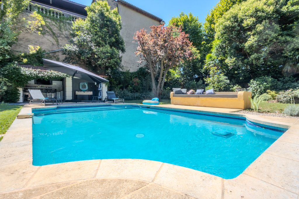 Les Sphynx de Pezenas Languedoc OliversTravels 2